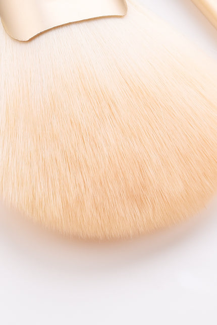 Makeup brush