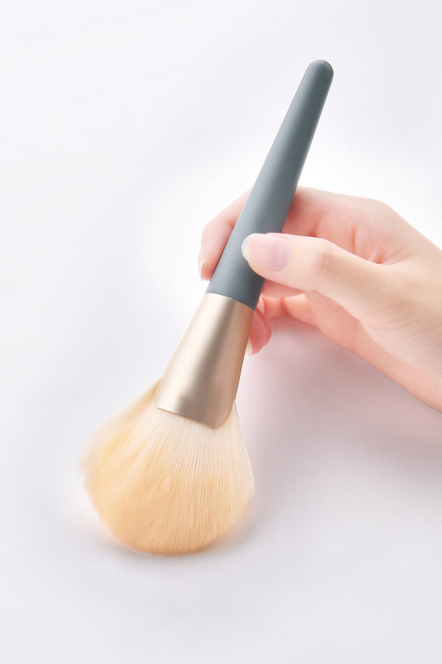 Makeup brush