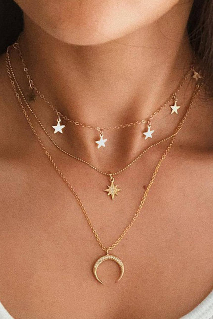 Personalized multi-layered necklace with small vertical pendant clavicle